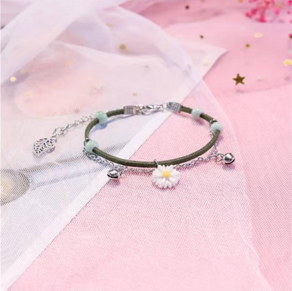 ブレスレット 花 おしゃれ アクセサリー 細見え マーガレット チャーム 花 女の子  グリーン